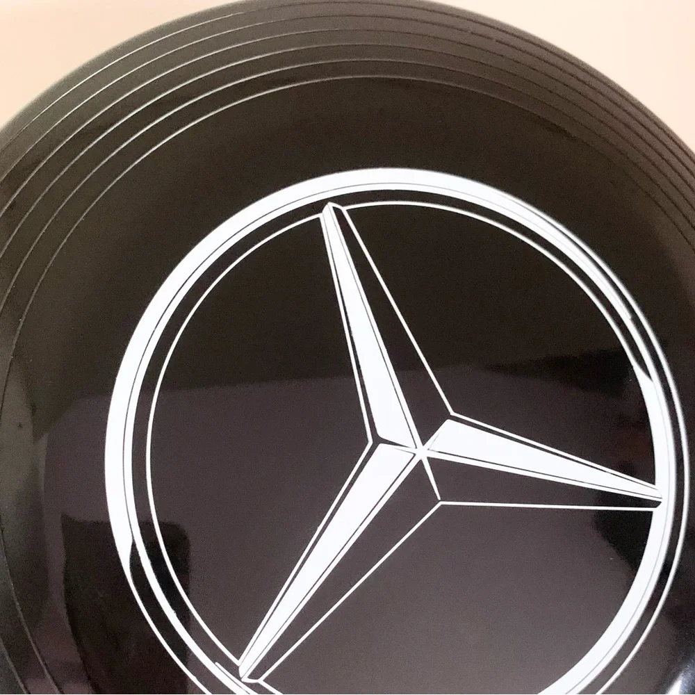 Hold Mercedes Benz frisbee
